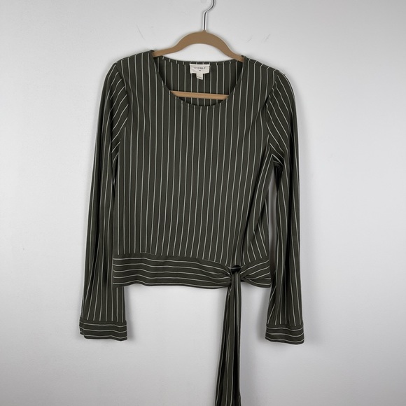 Everly Round Neck Boxy Long Sleeve Top Women’s size M Olive Green/White Striped - Picture 1 of 8